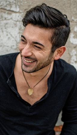 Alessandro Mega - Gesang, Gitarre